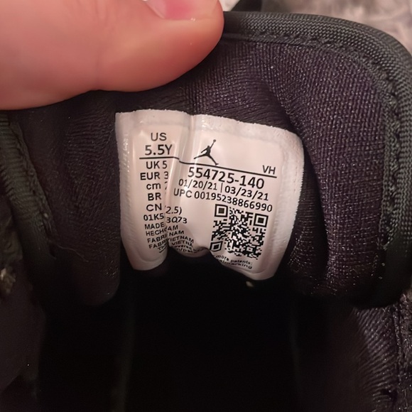 blue and white jordan’s - Picture 3 of 4